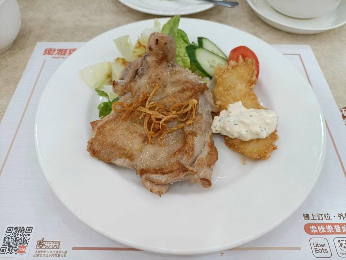 台北車站美食|樂雅樂餐廳 站前店。凡點主餐就可享用飲料自助吧