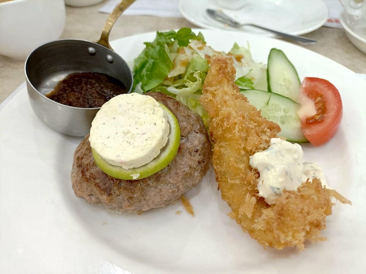 台北車站美食|樂雅樂餐廳 站前店。凡點主餐就可享用飲料自助吧