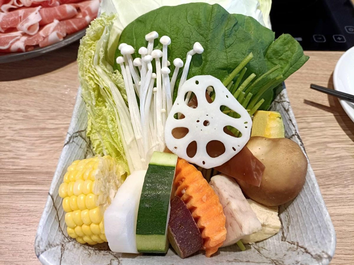 板橋美食|瘋一鍋飲茶鍋物 板橋環球店。火鍋和手搖飲的完美結合