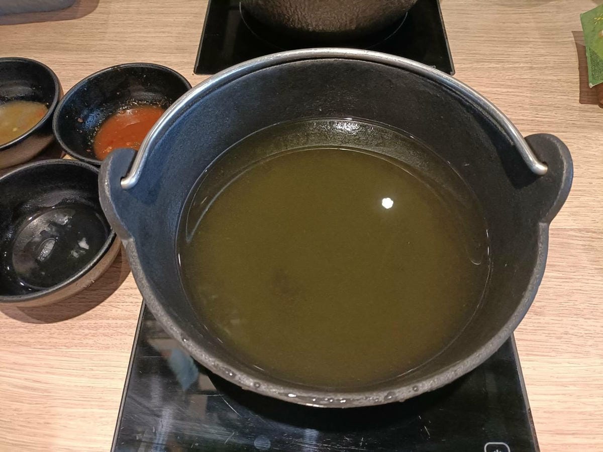 板橋美食|瘋一鍋飲茶鍋物 板橋環球店。火鍋和手搖飲的完美結合