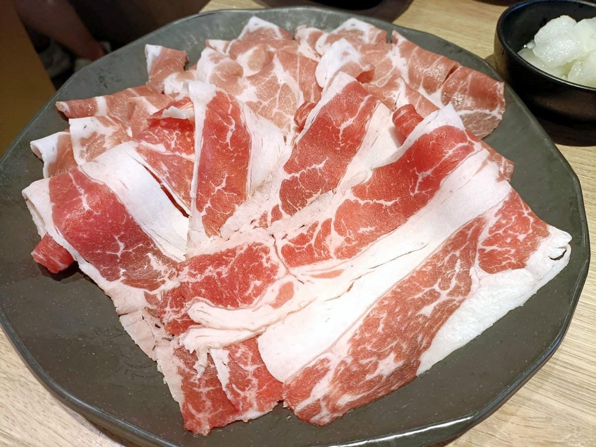 板橋美食|瘋一鍋飲茶鍋物 板橋環球店。火鍋和手搖飲的完美結合