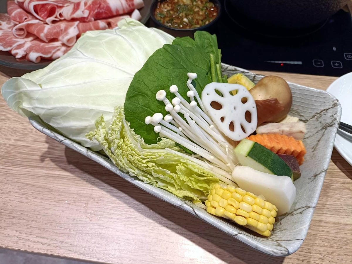 板橋美食|瘋一鍋飲茶鍋物 板橋環球店。火鍋和手搖飲的完美結合