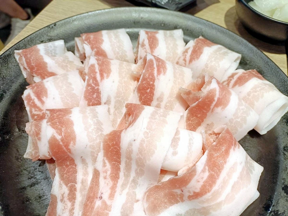 板橋美食|瘋一鍋飲茶鍋物 板橋環球店。火鍋和手搖飲的完美結合