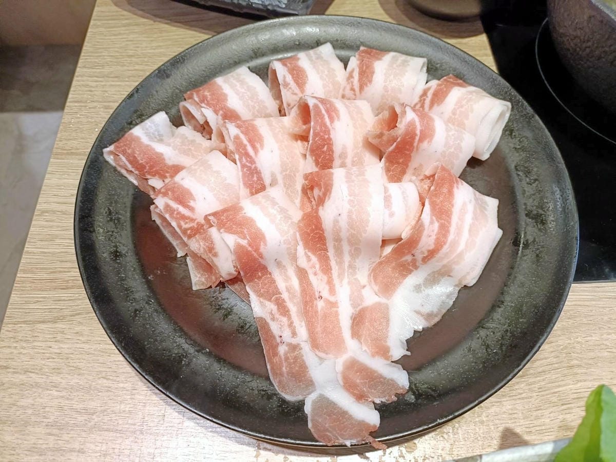 板橋美食|瘋一鍋飲茶鍋物 板橋環球店。火鍋和手搖飲的完美結合