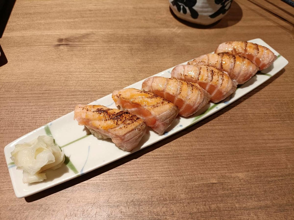 新北市新莊區美食|魚君 さかなくん 新莊宏匯店。限定星期三鮭 新北市新莊區美食|魚君 さかなくん 新莊宏匯店。限定星期三鮭