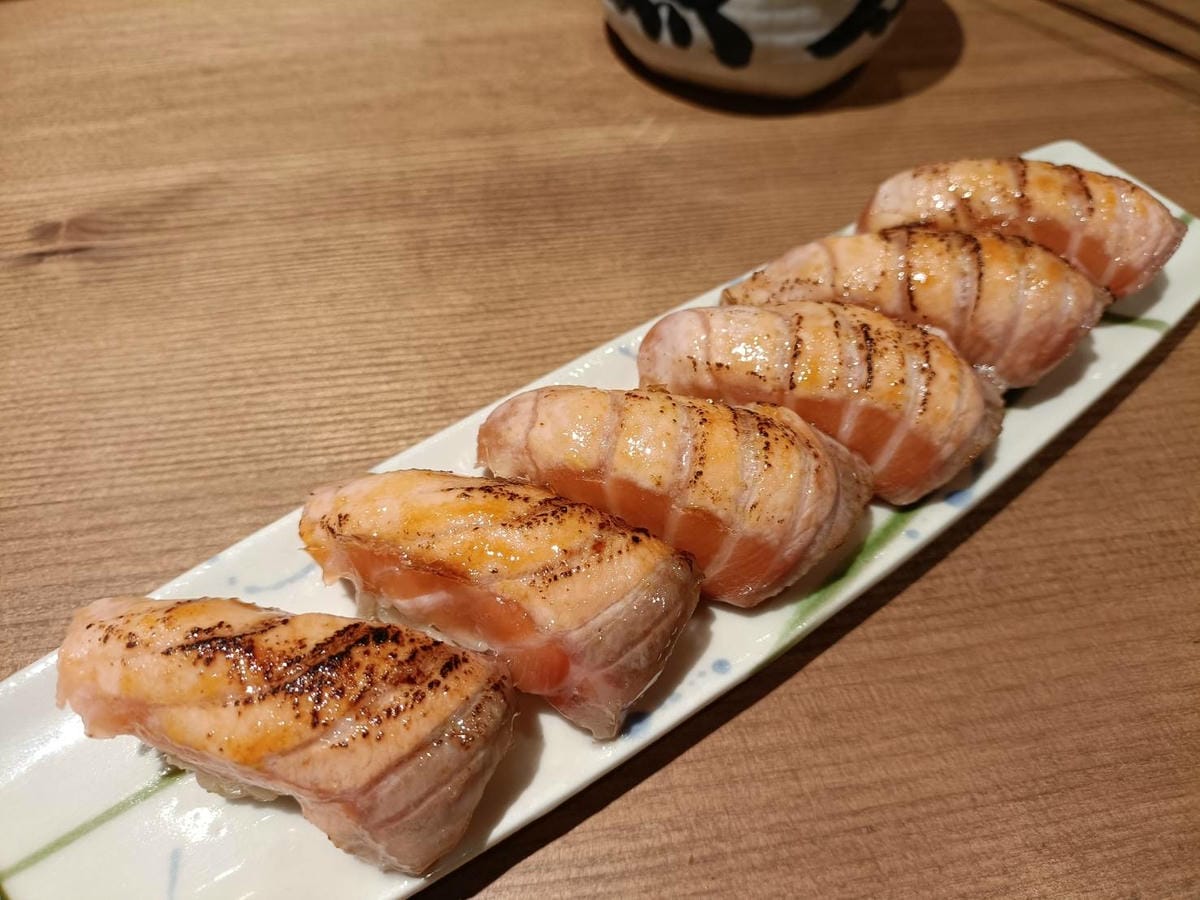 新北市新莊區美食|魚君 さかなくん 新莊宏匯店。限定星期三鮭 新北市新莊區美食|魚君 さかなくん 新莊宏匯店。限定星期三鮭