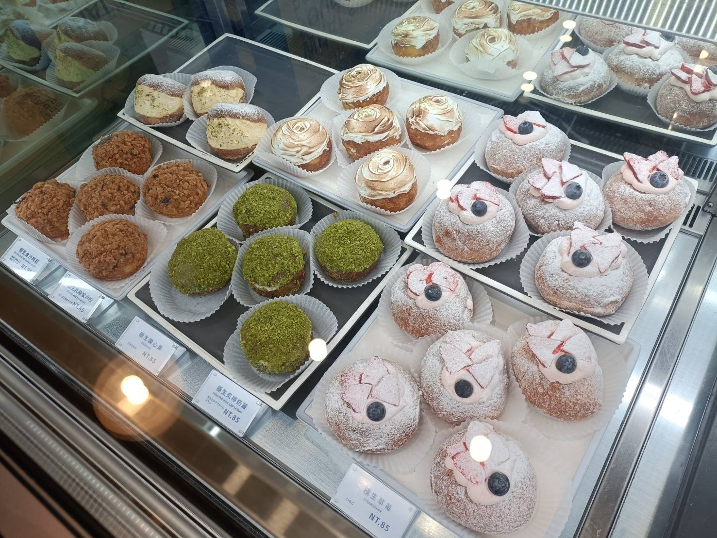 台中甜點|DAYKEY DONUT 日式「生」甜甜圈專門店。首推極生乳酪蛋沙拉「鹹」的口味喔! - 第5張圖 台中甜點|DAYKEY DONUT 日式「生」甜甜圈專門店。首推極生乳酪蛋沙拉「鹹」的口味喔!