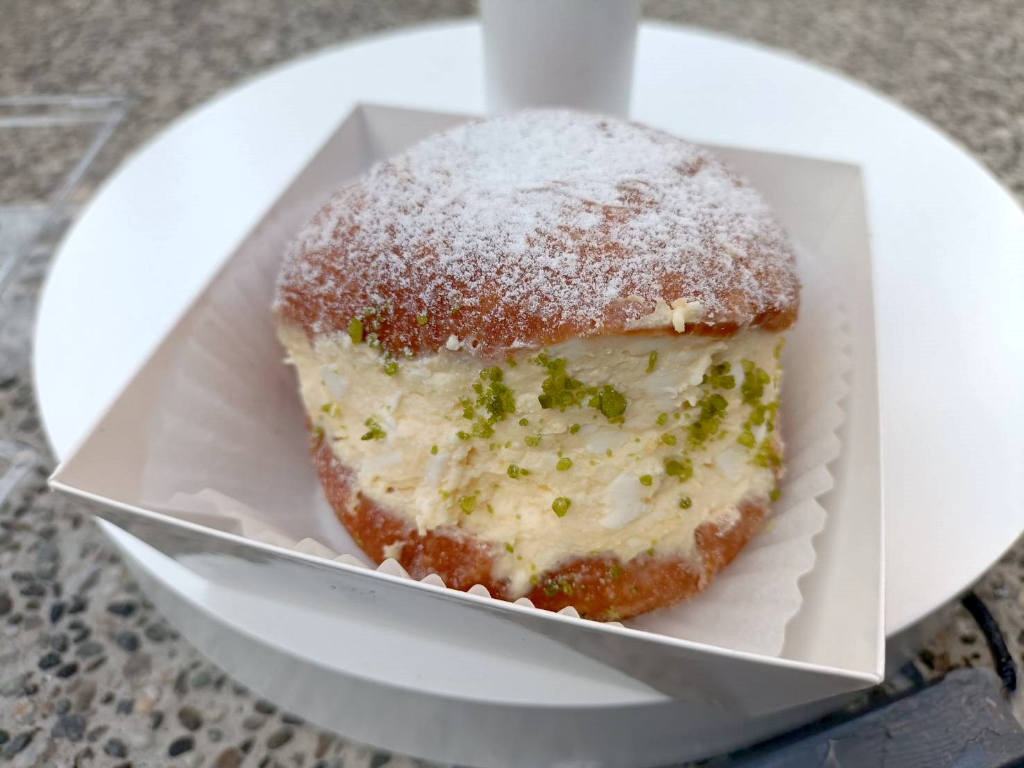 台中甜點|DAYKEY DONUT 日式「生」甜甜圈專門店。首推極生乳酪蛋沙拉「鹹」的口味喔! - 第7張圖 台中甜點|DAYKEY DONUT 日式「生」甜甜圈專門店。首推極生乳酪蛋沙拉「鹹」的口味喔!