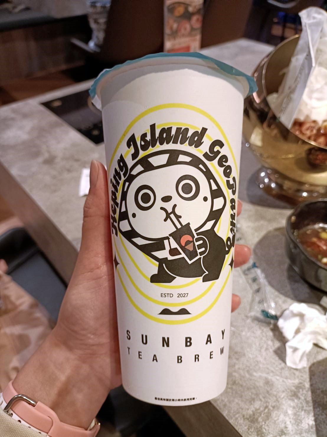 台北忠孝敦化美食|沅湯精緻鍋物大安館。日本和牛、活跳海鮮、手搖茶飲，一店搞定!