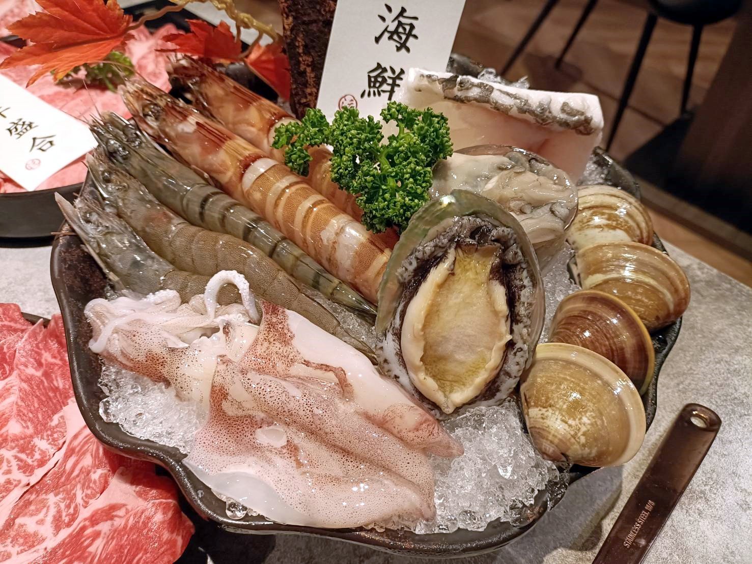 台北忠孝敦化美食|沅湯精緻鍋物大安館。日本和牛、活跳海鮮、手搖茶飲，一店搞定!