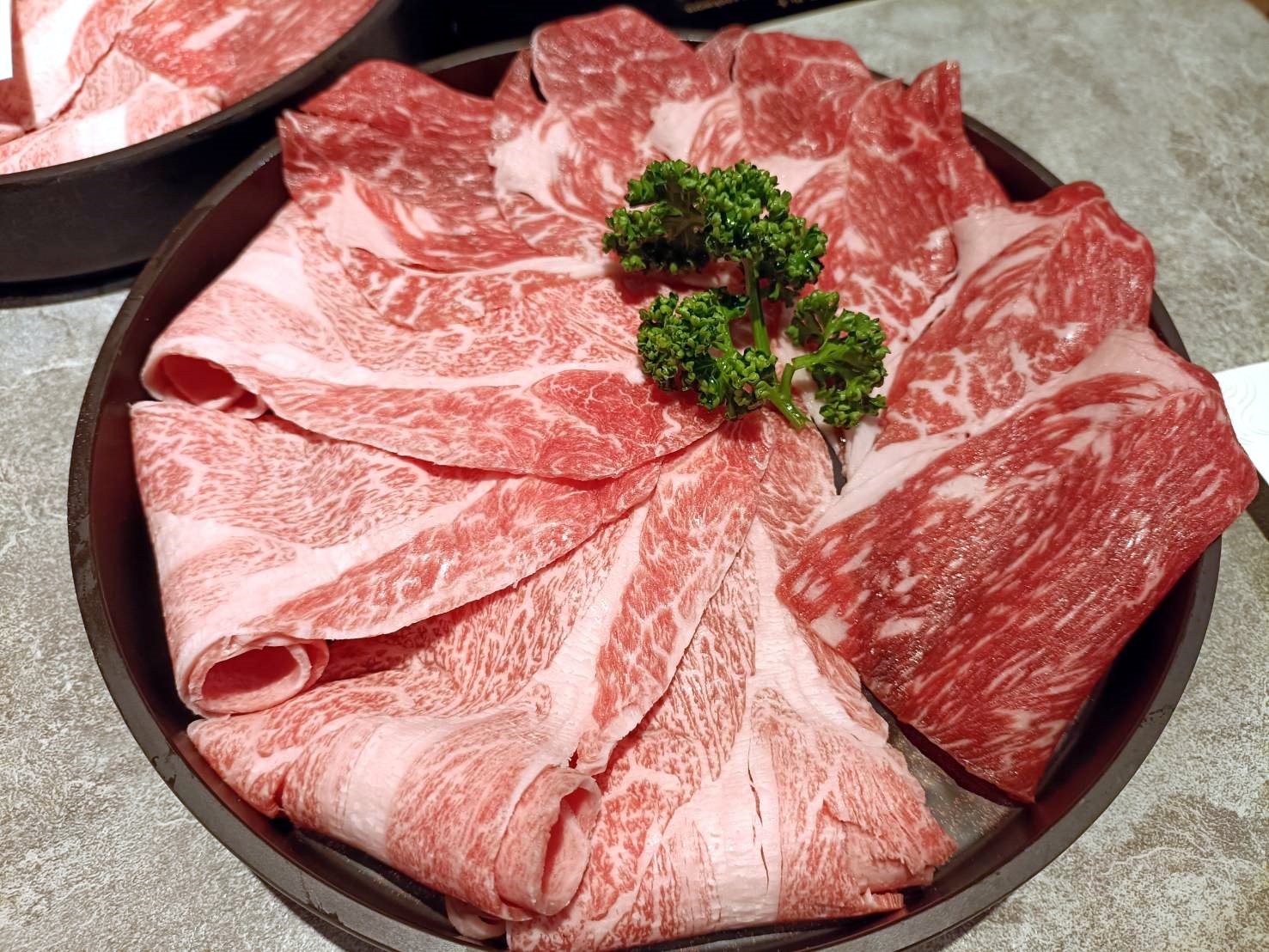 台北忠孝敦化美食|沅湯精緻鍋物大安館。日本和牛、活跳海鮮、手搖茶飲，一店搞定!