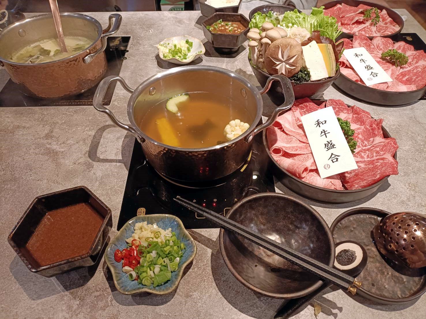 台北忠孝敦化美食|沅湯精緻鍋物大安館。日本和牛、活跳海鮮、手搖茶飲，一店搞定!