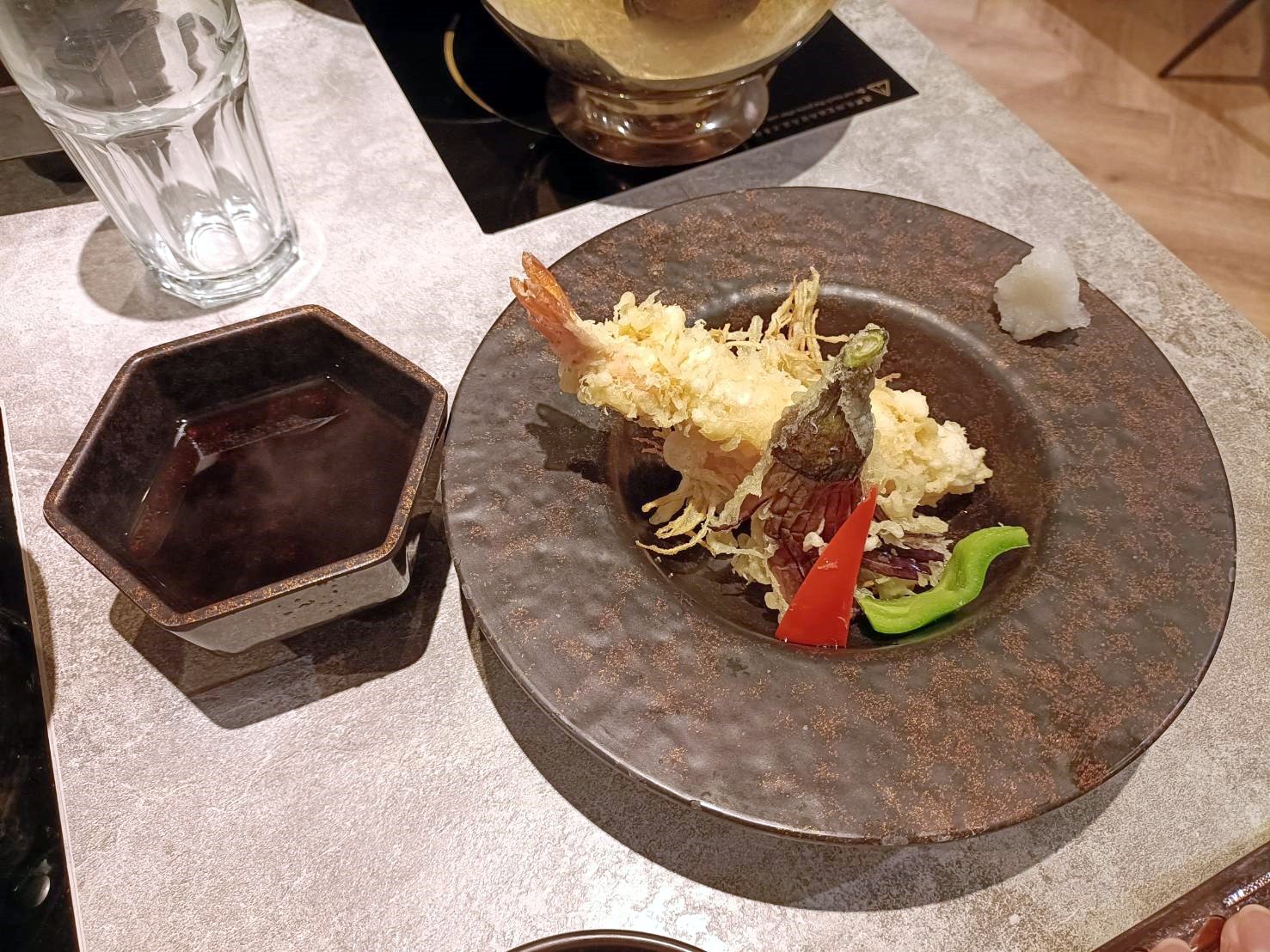 台北忠孝敦化美食|沅湯精緻鍋物大安館。日本和牛、活跳海鮮、手搖茶飲，一店搞定!