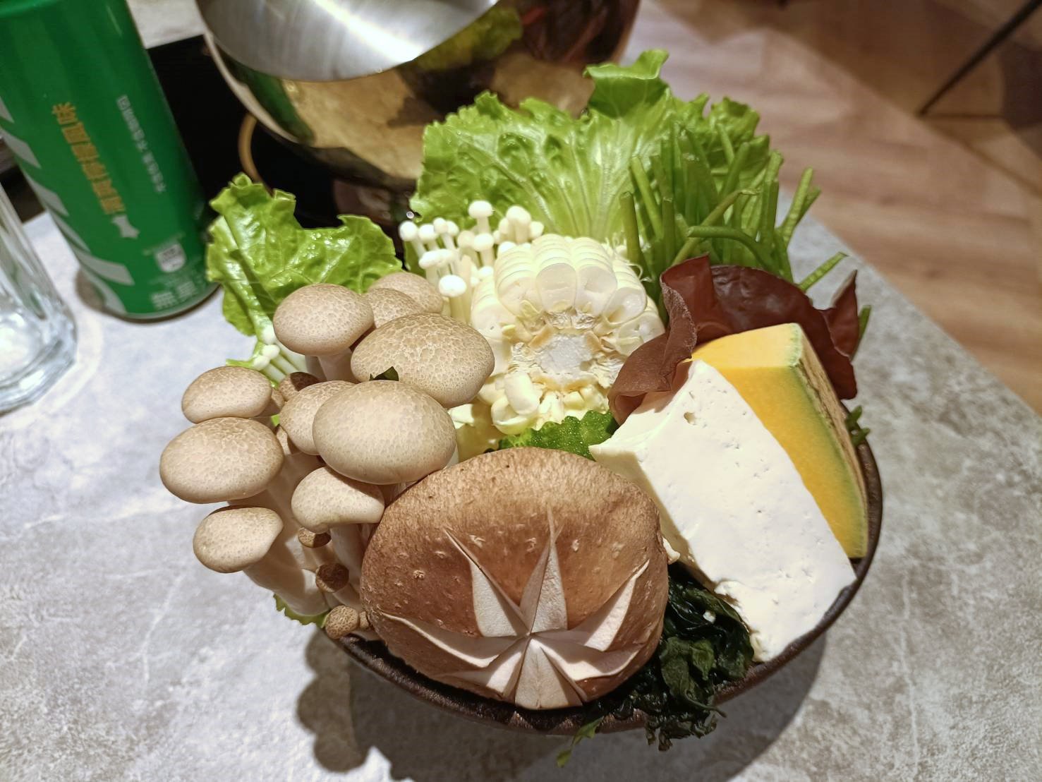 台北忠孝敦化美食|沅湯精緻鍋物大安館。日本和牛、活跳海鮮、手搖茶飲，一店搞定!