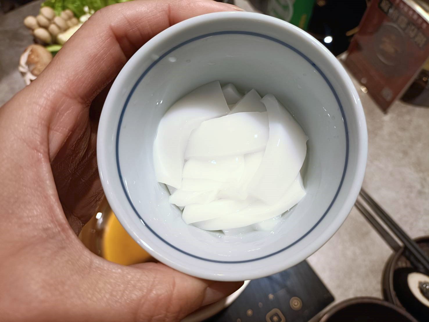 台北忠孝敦化美食|沅湯精緻鍋物大安館。日本和牛、活跳海鮮、手搖茶飲，一店搞定!