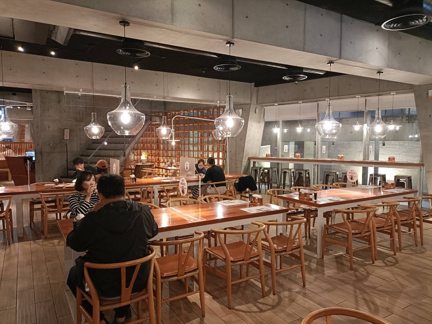 台中美食|一笈壽司。高檔裝潢餐廳吃著平價親民的壽司!