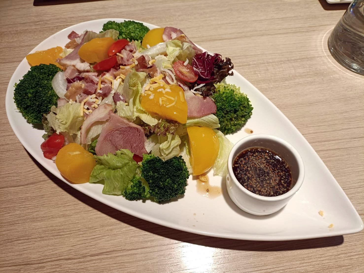 板橋美食|洋朵義式廚坊-板橋文化店。主餐有披薩、義大利麵、燉飯，只要加168元就可享用餐包、湯品、飲品和甜品喔!