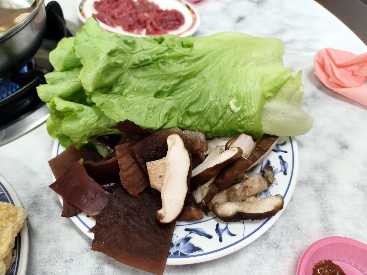 台中美食|呂記正宗岡山羊肉爐羊肉快炒店。當歸羊肉火鍋湯頭濃郁沒得比!飄出其香就讓狂你流口水~牛蒡、苦瓜炒羊肉好吃到想再續盤! - 第10張圖 台中美食|呂記正宗岡山羊肉爐羊肉快炒店。當歸羊肉火鍋湯頭濃郁沒得比!飄出其香就讓狂你流口水~牛蒡、苦瓜炒羊肉好吃到想再續盤!