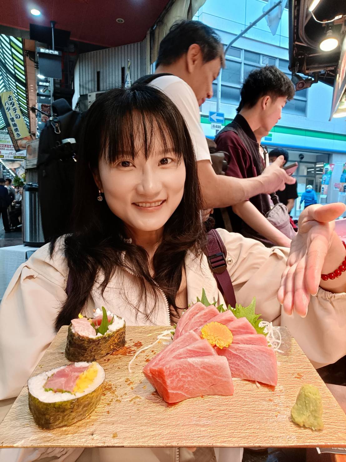 2025大阪|黑門市場開吃!黑銀まぐろや吃油脂豐富的鮪魚腹肉、八十島吃新鮮的現烤帝王蟹腳、Cinderella Croissant(クシンデレラ ロワッサン)爆餡北海道奶油可頌必吃! - 第5張圖 2025大阪|黑門市場開吃!黑銀まぐろや吃油脂豐富的鮪魚腹肉、八十島吃新鮮的現烤帝王蟹腳、Cinderella Croissant(クシンデレラ ロワッサン)爆餡北海道奶油可頌必吃!