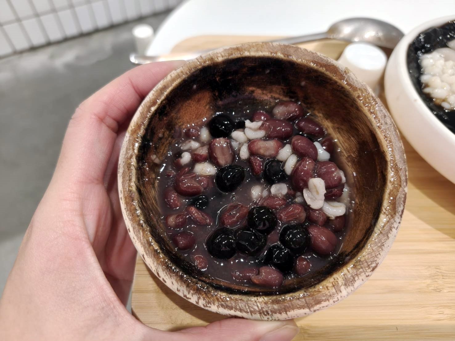 台中甜點|希望綠豆湯。清涼退火微甜好吃!另有嫩仙草、薏仁可選~店家的雪藏綠豆糕是台中十大拌手禮之一喔!