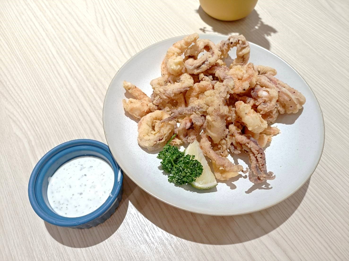 新竹甜點|woosa洋食パンケーキ 屋莎洋食鬆餅屋-新竹巨城店。像雲朵般澎鬆的鬆餅~軟呼、軟呼的!