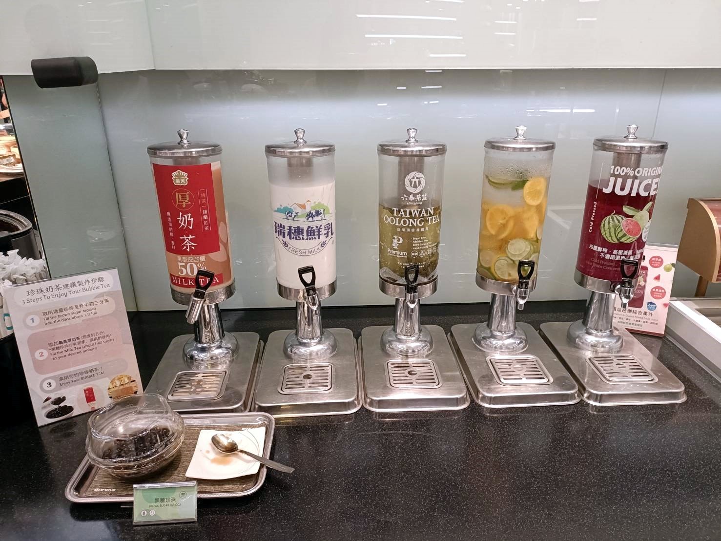 2025紐西蘭|長榮航空貴賓室 EVE AIR LOUNGE。台灣牛肉麵、滷肉飯、刈包、珍珠奶茶這裡通通有!啟程~飛向紐西蘭!