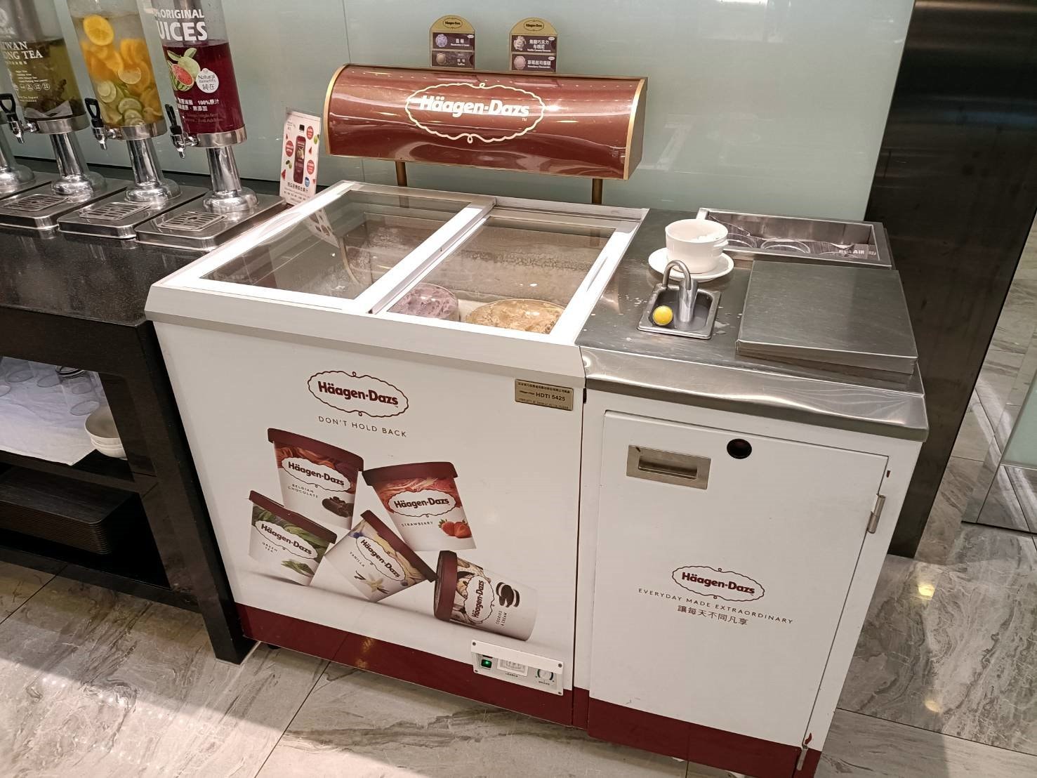 2025紐西蘭|長榮航空貴賓室 EVE AIR LOUNGE。台灣牛肉麵、滷肉飯、刈包、珍珠奶茶這裡通通有!啟程~飛向紐西蘭!