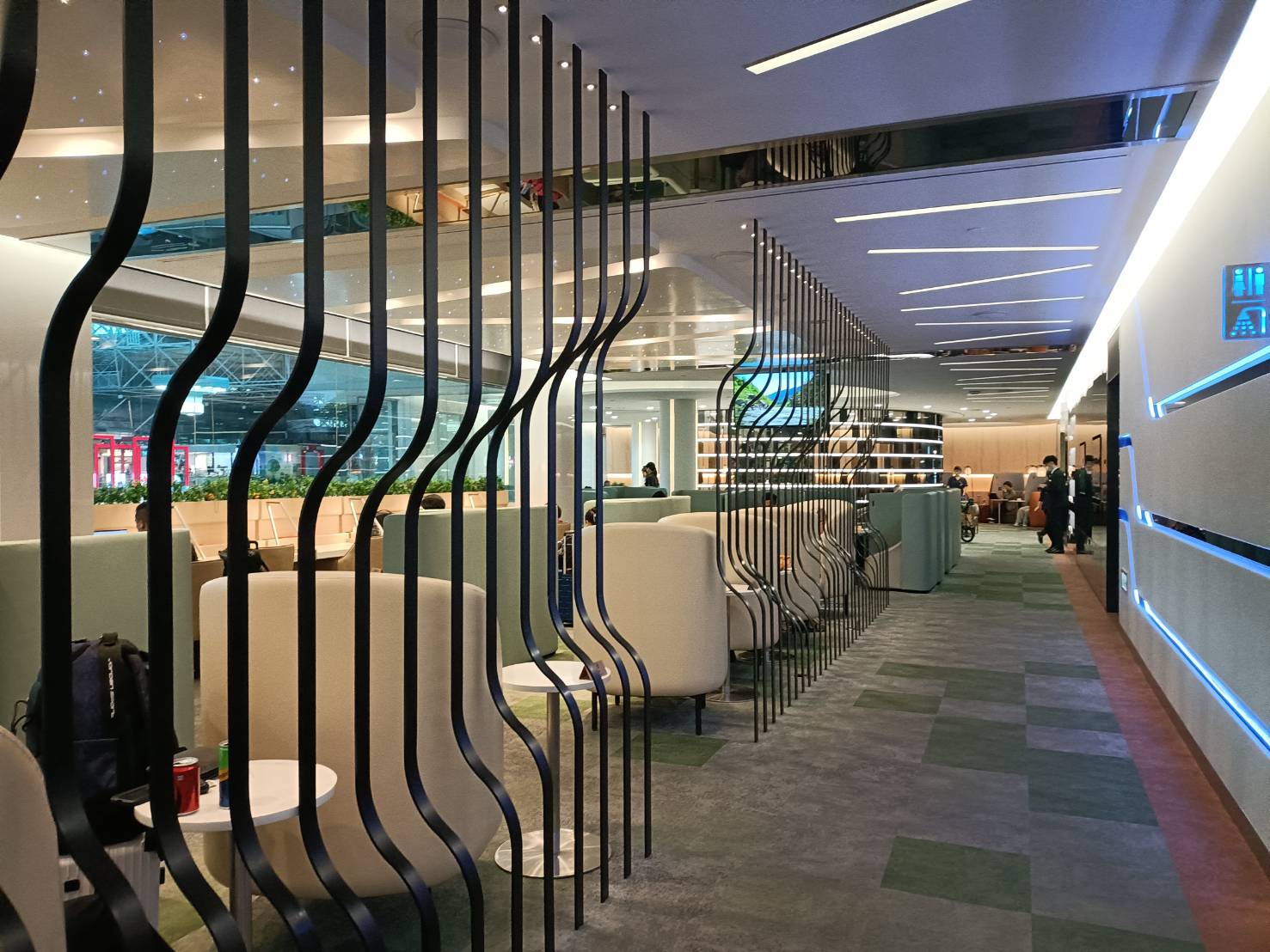2025紐西蘭|長榮航空貴賓室 EVE AIR LOUNGE。台灣牛肉麵、滷肉飯、刈包、珍珠奶茶這裡通通有!啟程~飛向紐西蘭!