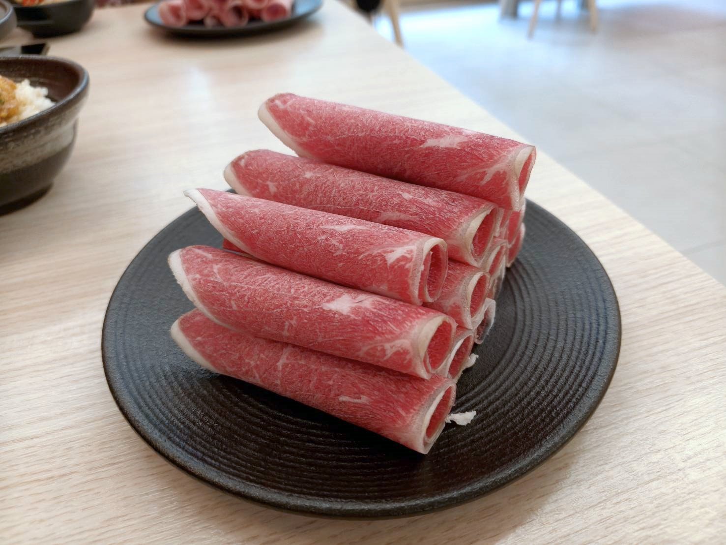 台北中山區美食|大喫鍋物-台北中山店。台式火鍋專賣~喜愛藥膳鍋的朋友快來品嚐!剝皮辣椒鍋也超推!