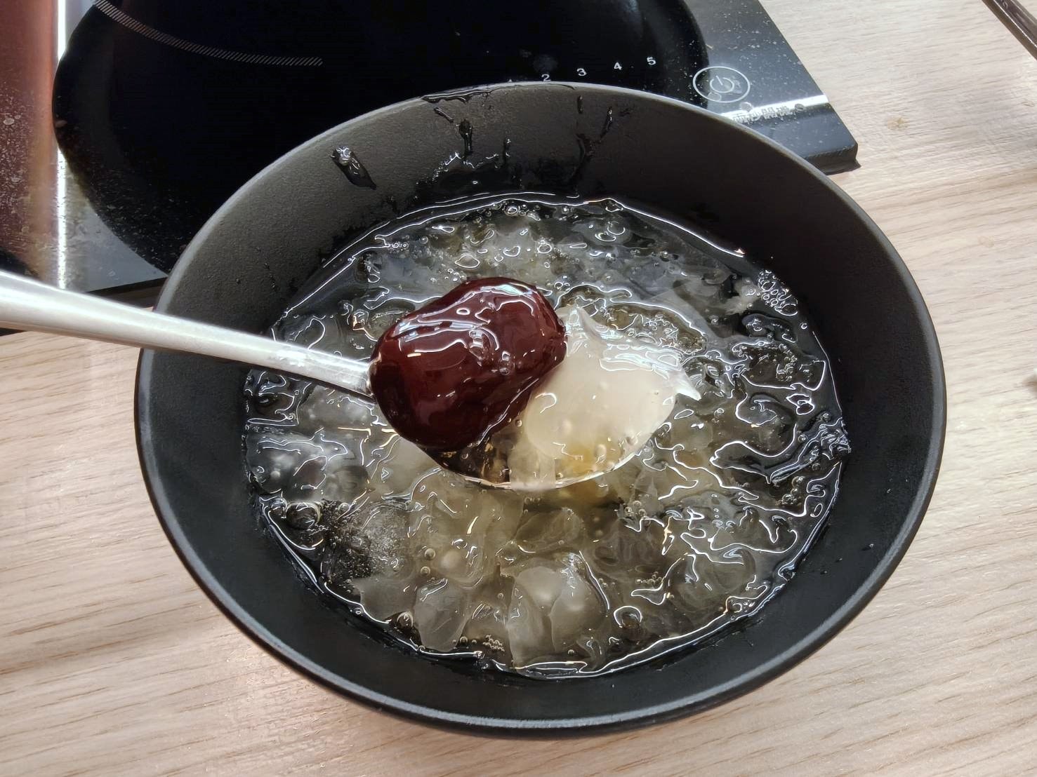 台北中山區美食|大喫鍋物-台北中山店。台式火鍋專賣~喜愛藥膳鍋的朋友快來品嚐!剝皮辣椒鍋也超推!