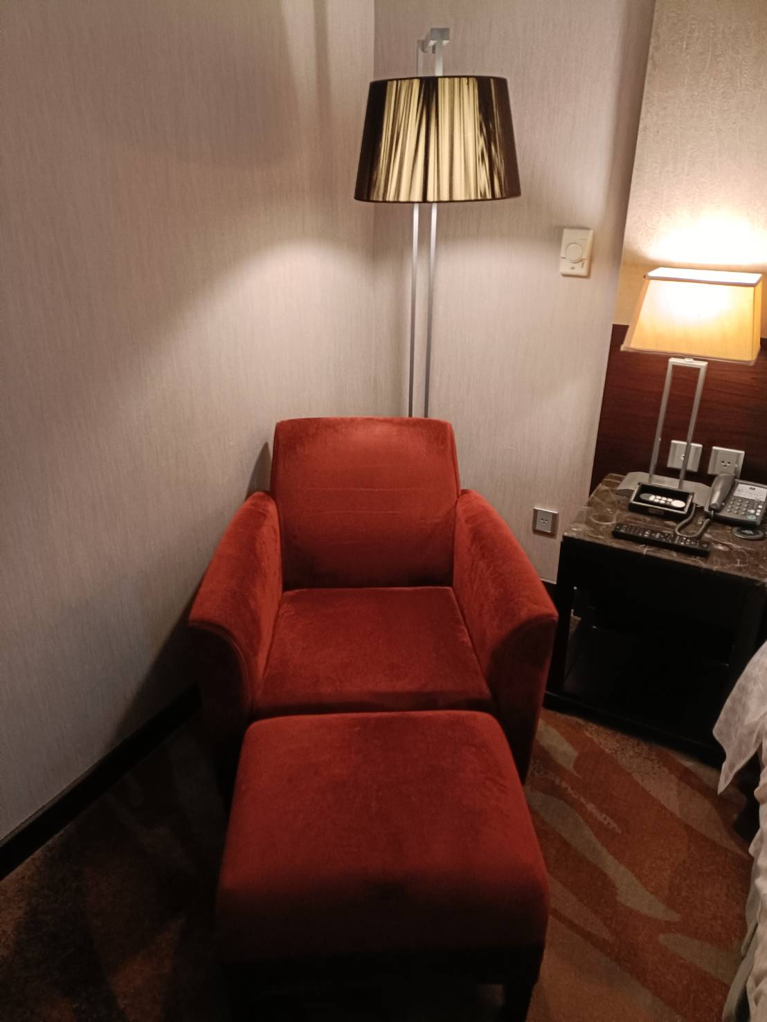 天閣酒店 台中館 THE Tango Hotels。天威客房、天鷹套房,房內迷你吧皆可免費使用、客房浴室皆附有按摩浴缸和電視喔! - 第14張圖 天閣酒店 台中館 THE Tango Hotels。天威客房、天鷹套房,房內迷你吧皆可免費使用、客房浴室皆附有按摩浴缸和電視喔!