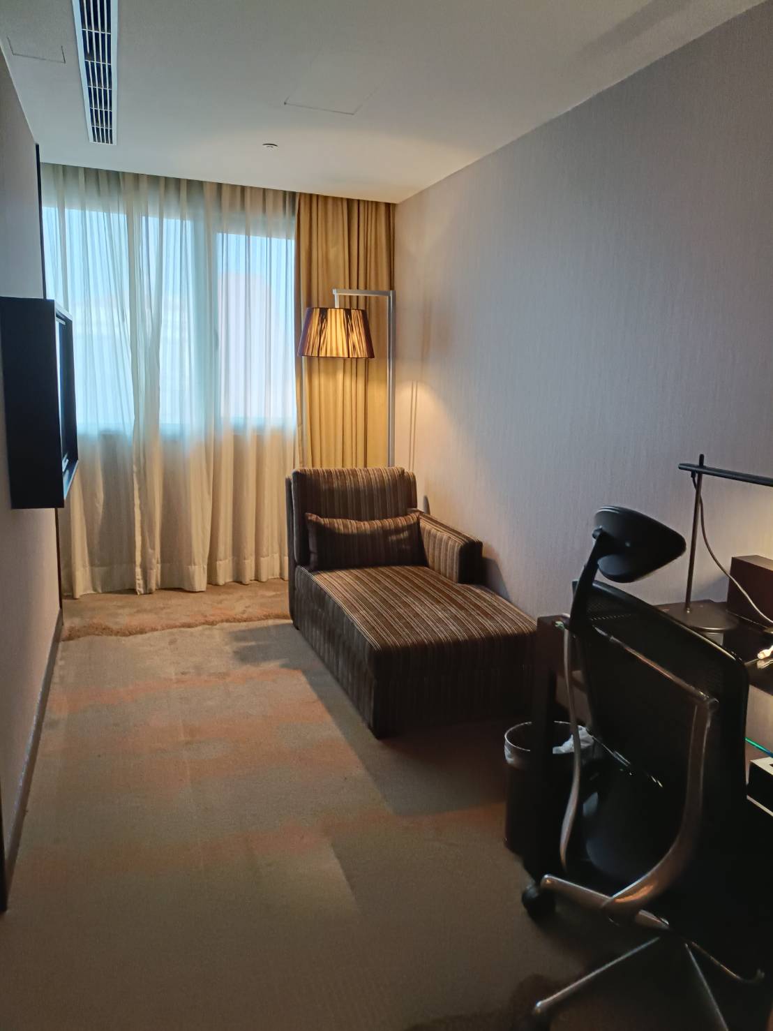 天閣酒店 台中館 THE Tango Hotels。天威客房、天鷹套房,房內迷你吧皆可免費使用、客房浴室皆附有按摩浴缸和電視喔! - 第6張圖 天閣酒店 台中館 THE Tango Hotels。天威客房、天鷹套房,房內迷你吧皆可免費使用、客房浴室皆附有按摩浴缸和電視喔!