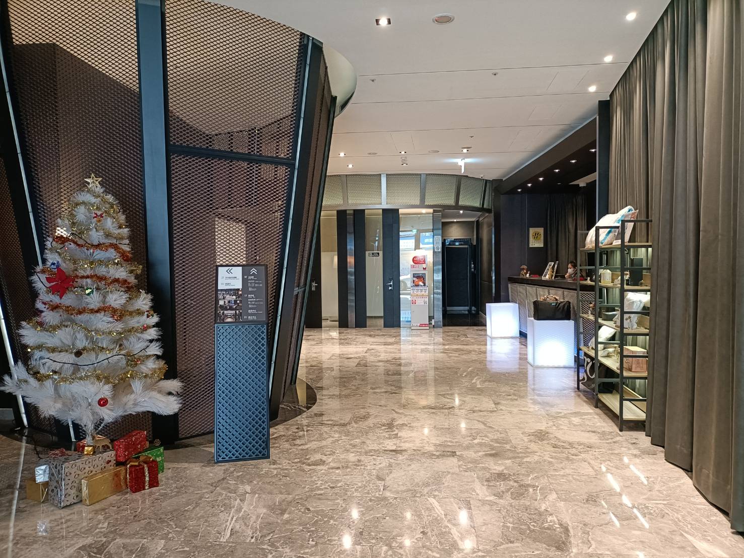 天閣酒店 台中館 THE Tango Hotels。天威客房、天鷹套房,房內迷你吧皆可免費使用、客房浴室皆附有按摩浴缸和電視喔! - 第1張圖 天閣酒店 台中館 THE Tango Hotels。天威客房、天鷹套房,房內迷你吧皆可免費使用、客房浴室皆附有按摩浴缸和電視喔!