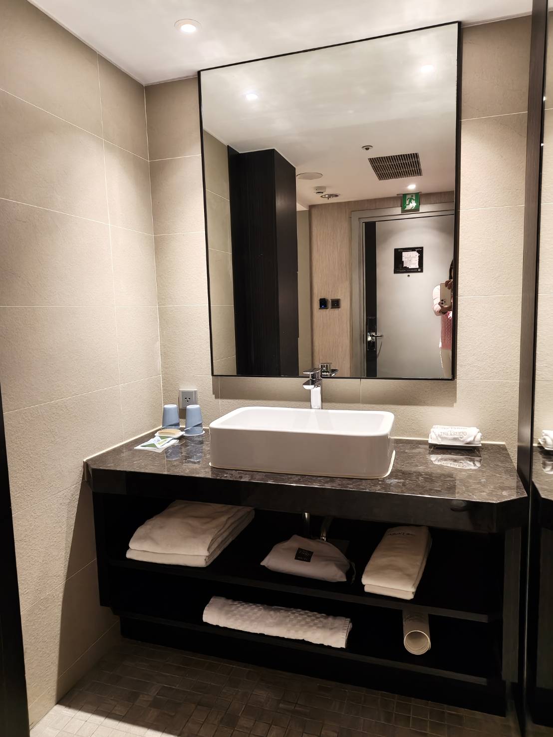 天閣酒店 台中館 THE Tango Hotels。天威客房、天鷹套房,房內迷你吧皆可免費使用、客房浴室皆附有按摩浴缸和電視喔! - 第30張圖 天閣酒店 台中館 THE Tango Hotels。天威客房、天鷹套房,房內迷你吧皆可免費使用、客房浴室皆附有按摩浴缸和電視喔!