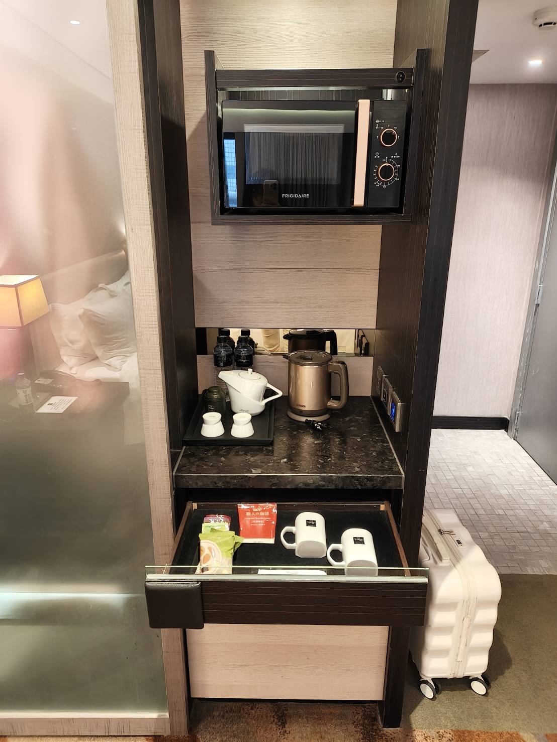 天閣酒店 台中館 THE Tango Hotels。天威客房、天鷹套房,房內迷你吧皆可免費使用、客房浴室皆附有按摩浴缸和電視喔! - 第28張圖 天閣酒店 台中館 THE Tango Hotels。天威客房、天鷹套房,房內迷你吧皆可免費使用、客房浴室皆附有按摩浴缸和電視喔!
