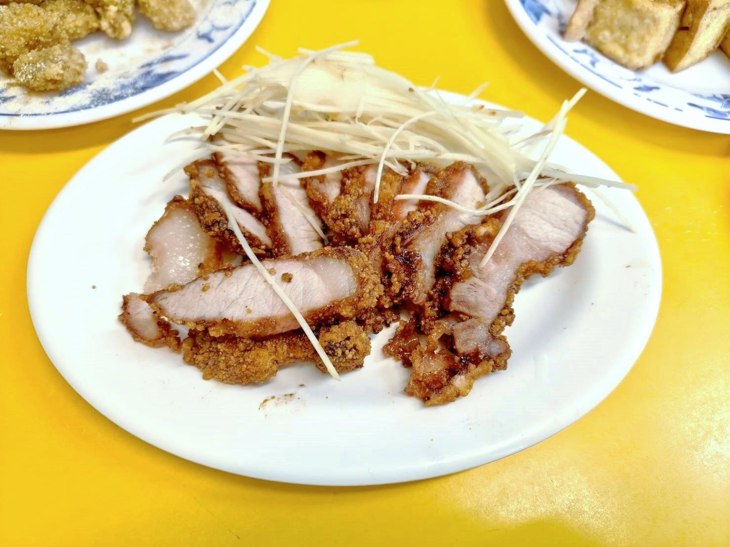 萬華小吃|古早味鹹粥米粉湯。炸海鮮綜合、紅燒肉、豆腐都是必點中的必點!