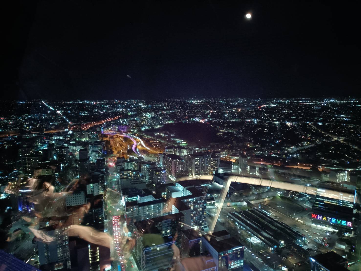 2025紐西蘭|奧克蘭天空塔Sky Tower Orbit 360° Dining 旋轉餐廳。白天看日景、黃昏看夕陽、入夜看夜景，一次三時段通通看的見!