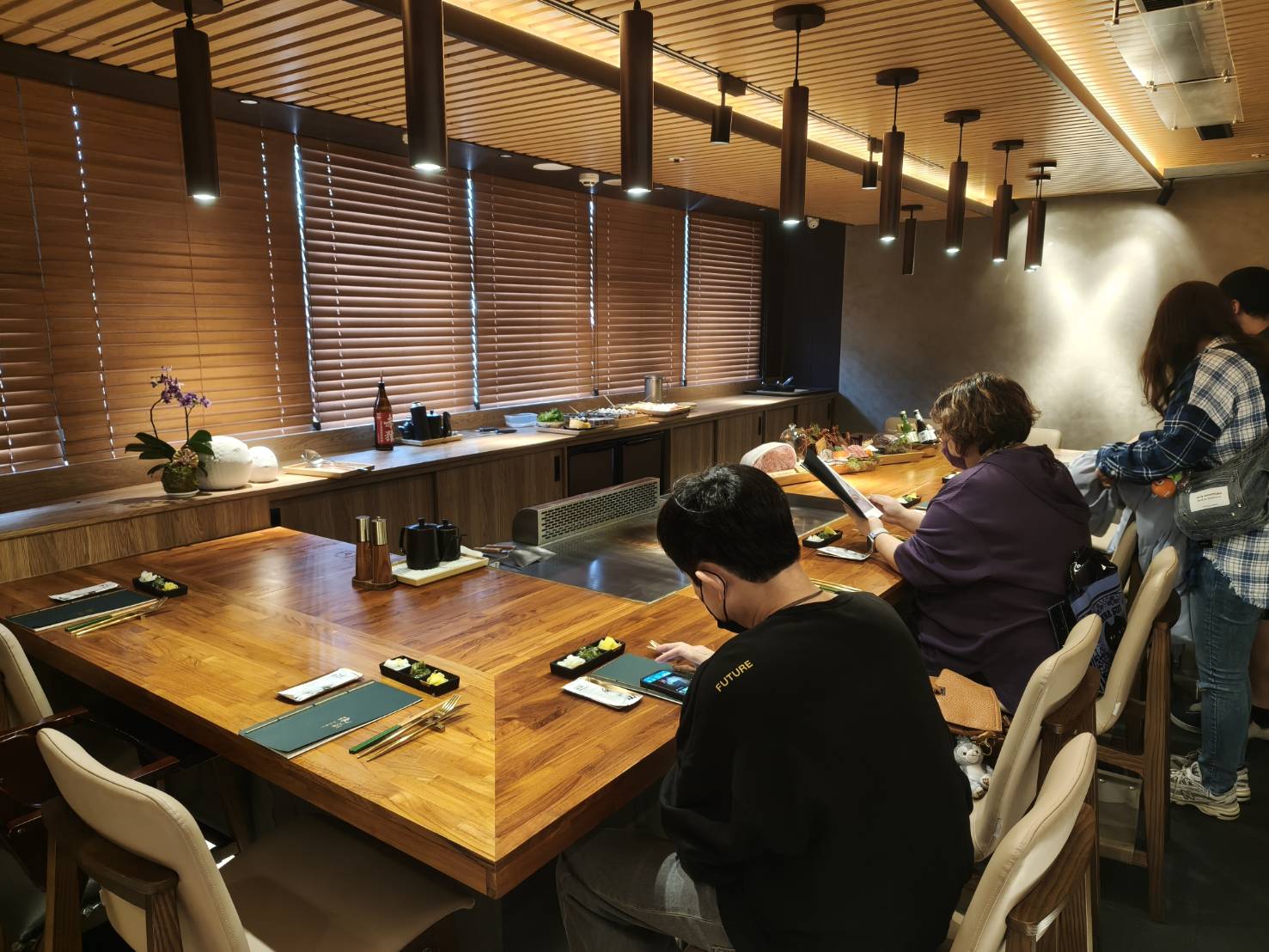板橋美食|阪前鐵板燒-板橋民生店。A5和牛、龍蝦、鮑魚一餐全包!