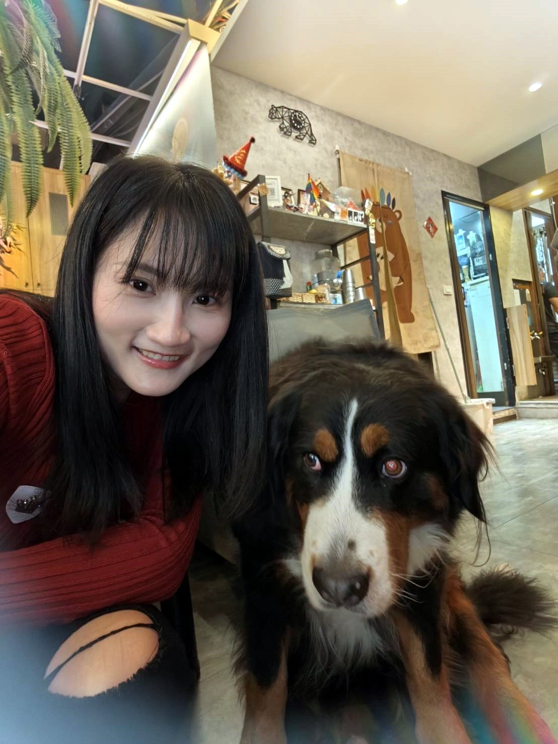 台北西門町美食|BearJunkies熊飲(早午餐＆酒吧)。平價、超大份量的早午餐，擼狗派的你請找店長春桃療癒一下喔!