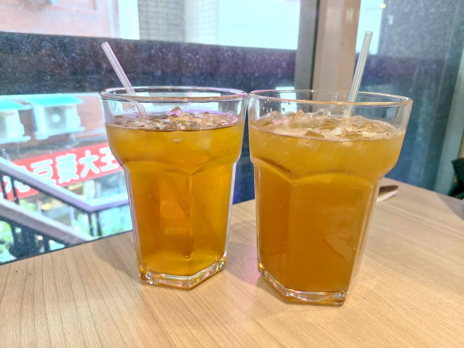 台北西門町美食|BearJunkies熊飲(早午餐＆酒吧)。平價、超大份量的早午餐，擼狗派的你請找店長春桃療癒一下喔!