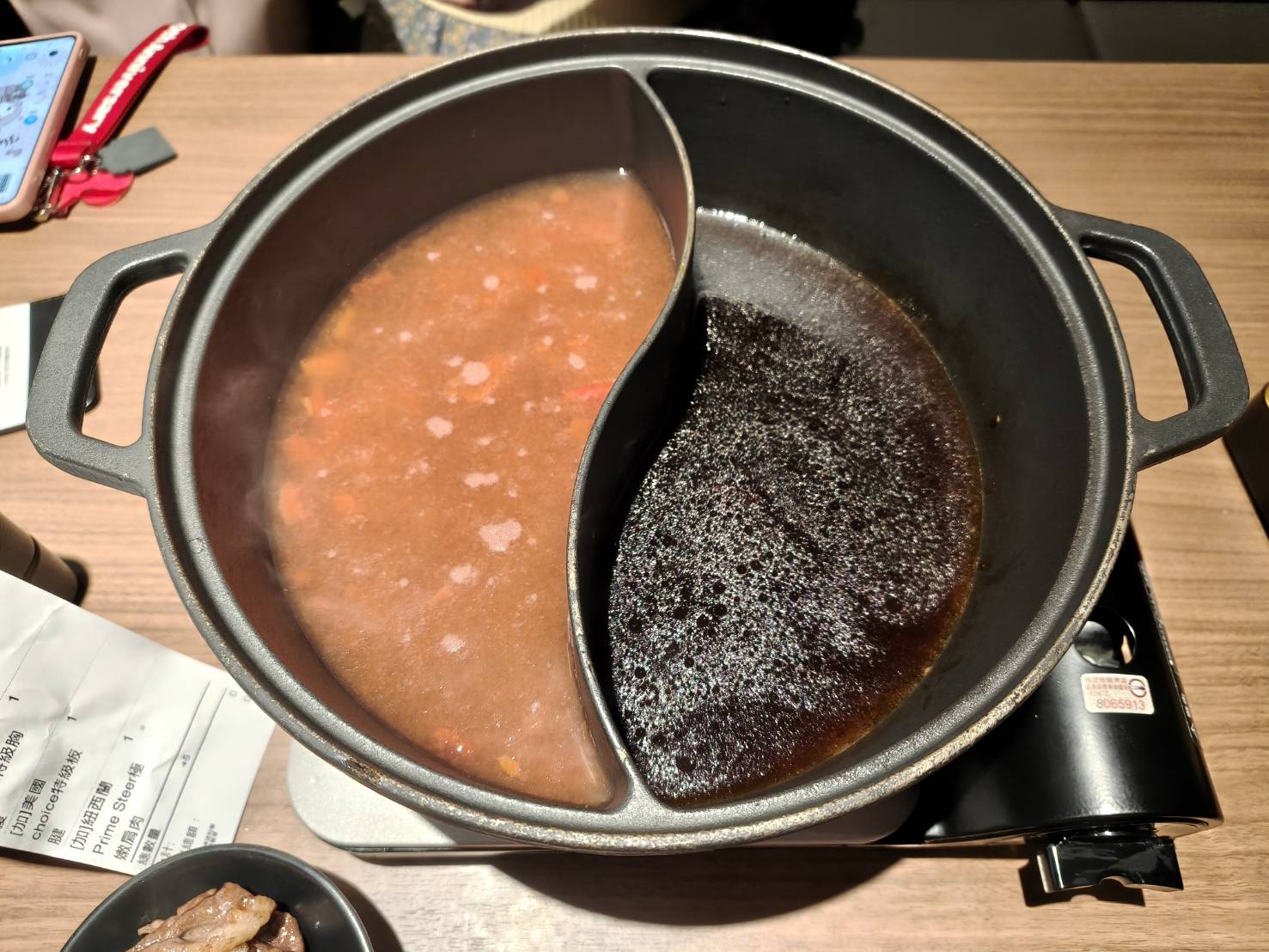 台北信義區美食|六松今苑-壽喜燒/鍋物 食べ放題。不止讓你肉品吃到飽、蔬菜、飲料、冰淇淋、生甜甜圈、各式酒類都讓你吃到飽!