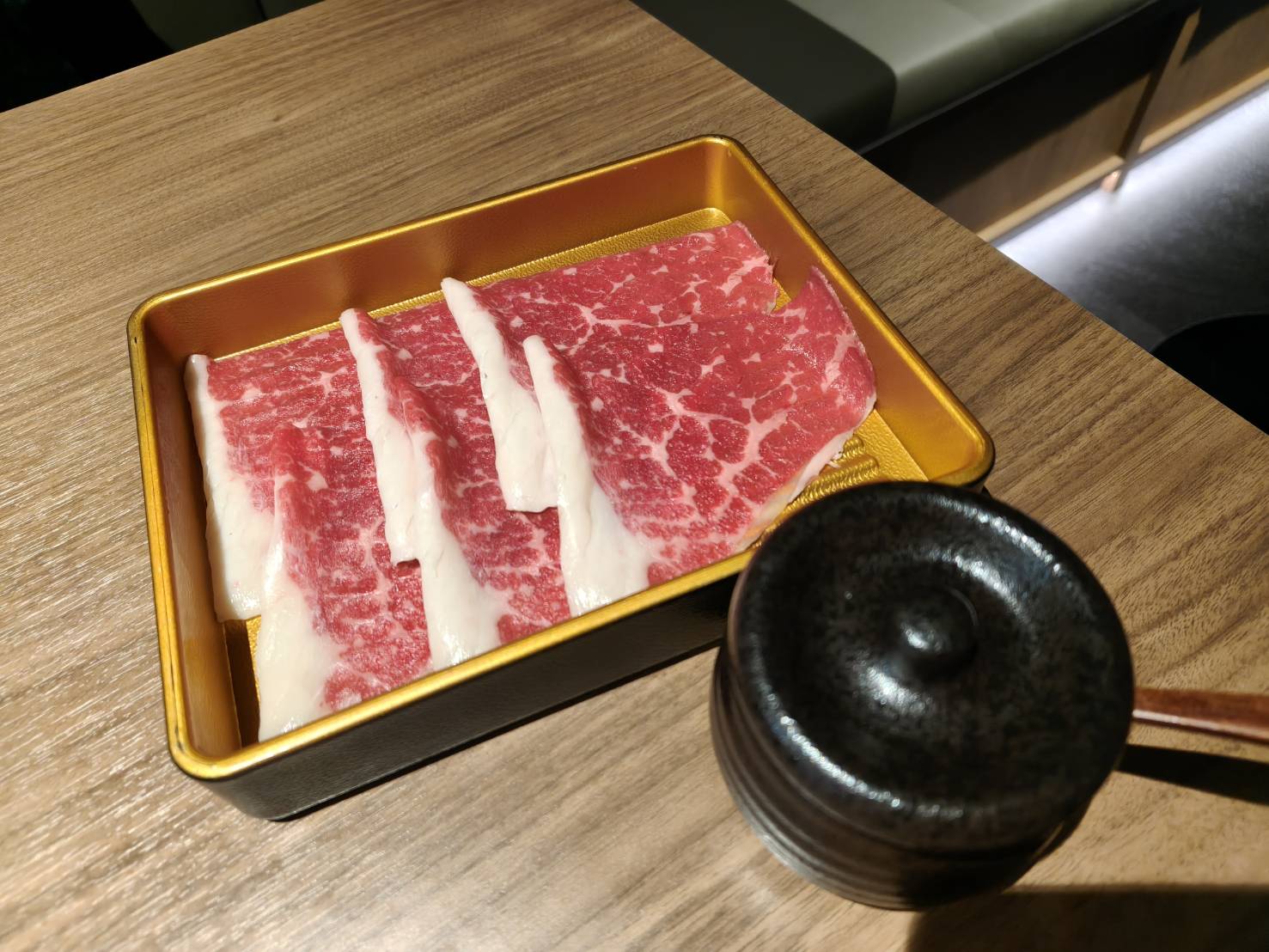台北信義區美食|六松今苑-壽喜燒/鍋物 食べ放題。不止讓你肉品吃到飽、蔬菜、飲料、冰淇淋、生甜甜圈、各式酒類都讓你吃到飽!