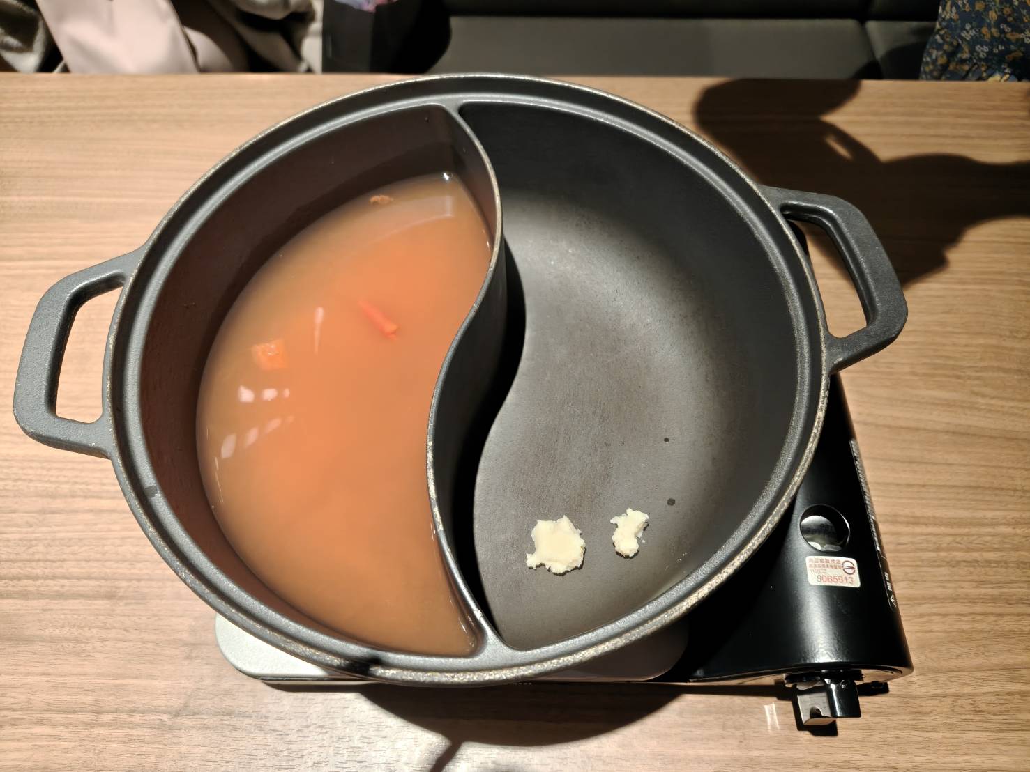 台北信義區美食|六松今苑-壽喜燒/鍋物 食べ放題。不止讓你肉品吃到飽、蔬菜、飲料、冰淇淋、生甜甜圈、各式酒類都讓你吃到飽!