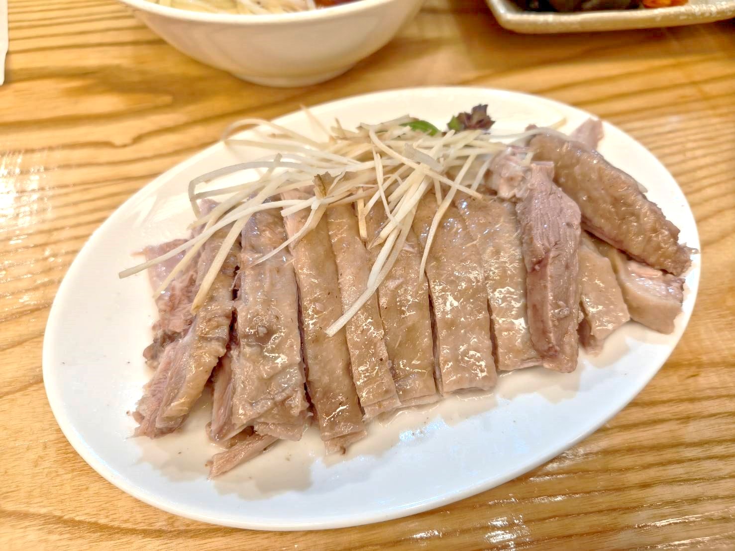 晴光市場、雙城街美食|阿萬鵝肉。首次嚐鮮必吃鹹水鵝肉、米血糕!內含菜單