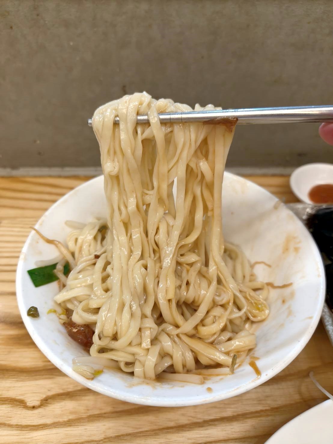 晴光市場、雙城街美食|阿萬鵝肉。首次嚐鮮必吃鹹水鵝肉、米血糕!內含菜單