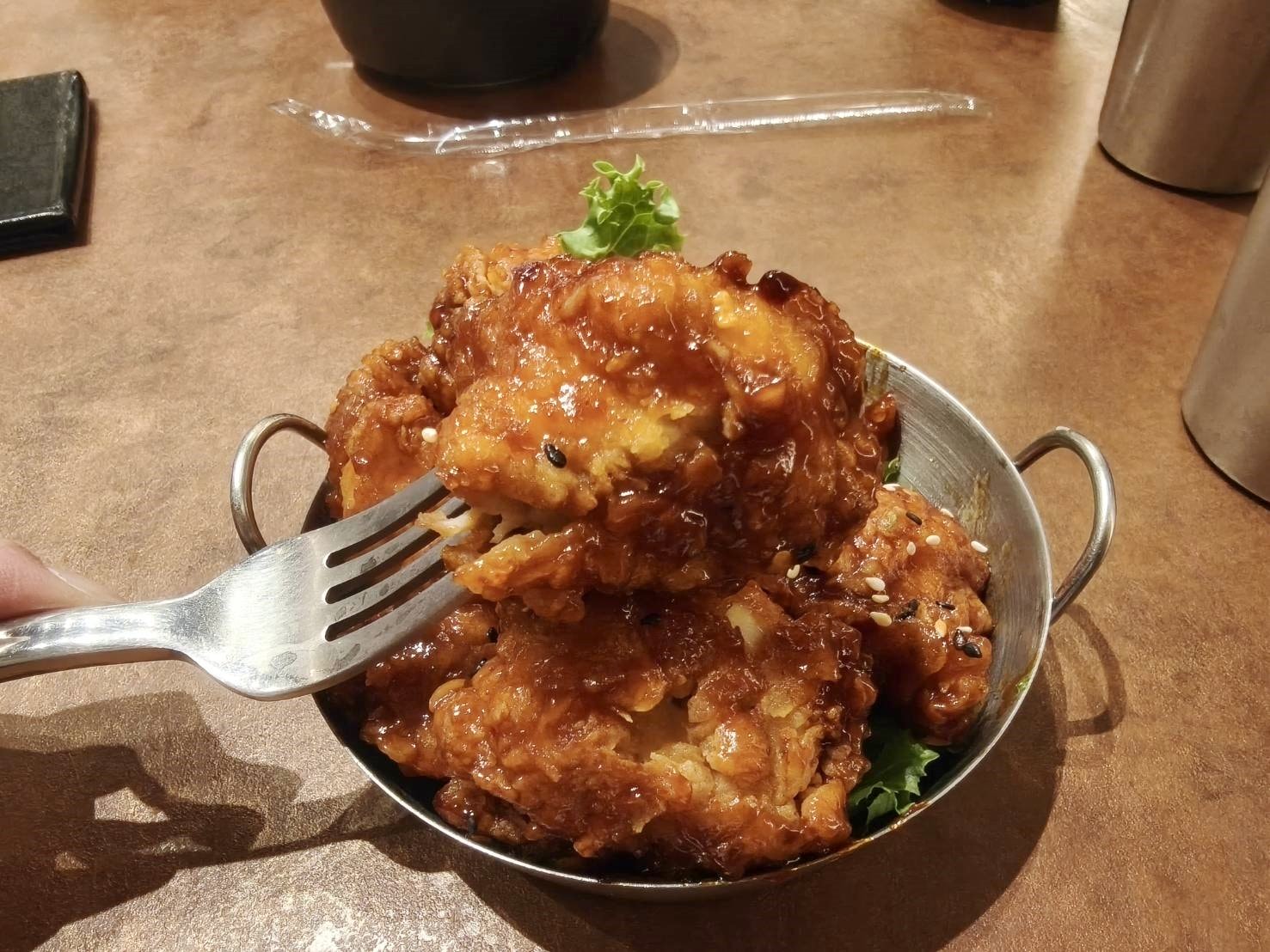 林口美食|Eat enjoy 美式廚房。蒜味辣椒羅勒海鮮義大利麵很夠味、薄片披薩最推薦!