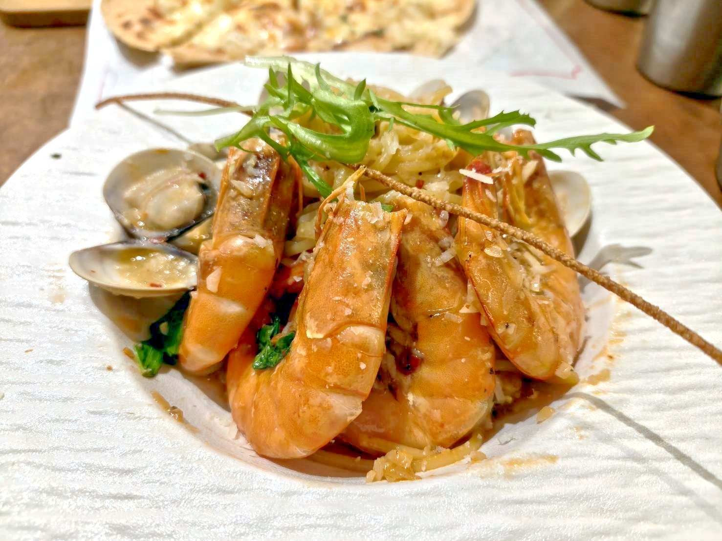 林口美食|Eat enjoy 美式廚房。蒜味辣椒羅勒海鮮義大利麵很夠味、薄片披薩最推薦!