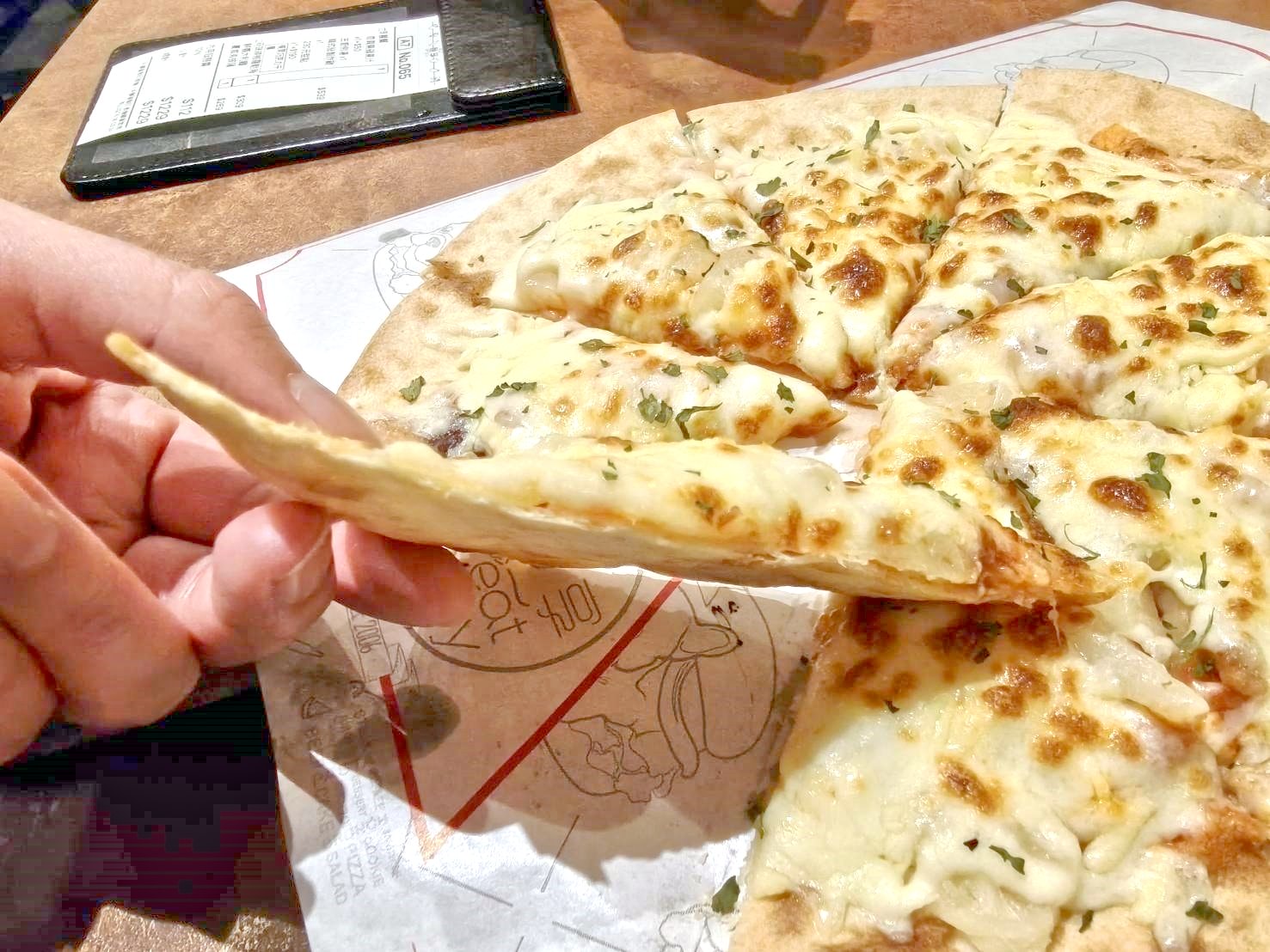 林口美食|Eat enjoy 美式廚房。蒜味辣椒羅勒海鮮義大利麵很夠味、薄片披薩最推薦!