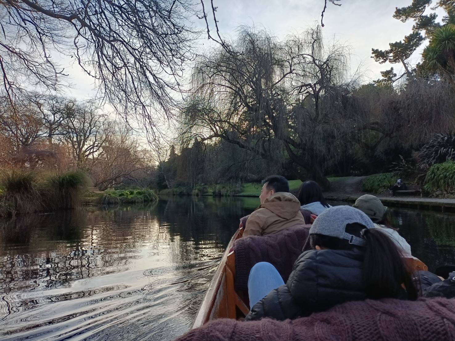 2025紐西蘭|基督城雅芳河撐篙船 Punting On The Avon、植物園 Botanic Gardens、紙教堂 Cardboard Cathedral