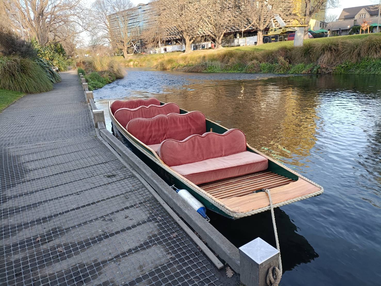 2025紐西蘭|基督城雅芳河撐篙船 Punting On The Avon、植物園 Botanic Gardens、紙教堂 Cardboard Cathedral